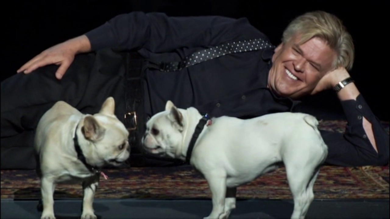 Ron White plays with his dogs on stage - YouTube