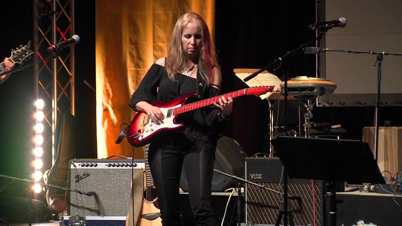 Jane Getter Premonition - Train Man (Live at Outreach Music Festival 2016) auf YouTube ansehen Jane Getter Premonition - Train Man (Live at Outreach Music Festival 2016) auf YouTube ansehen