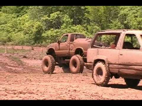 4x4 Mud Trucks at lake Alice Motor sports mudding ...