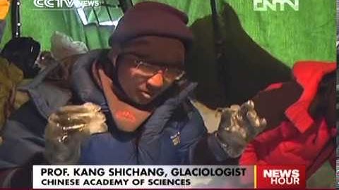 Icecore drilling on Mount Qomolangma