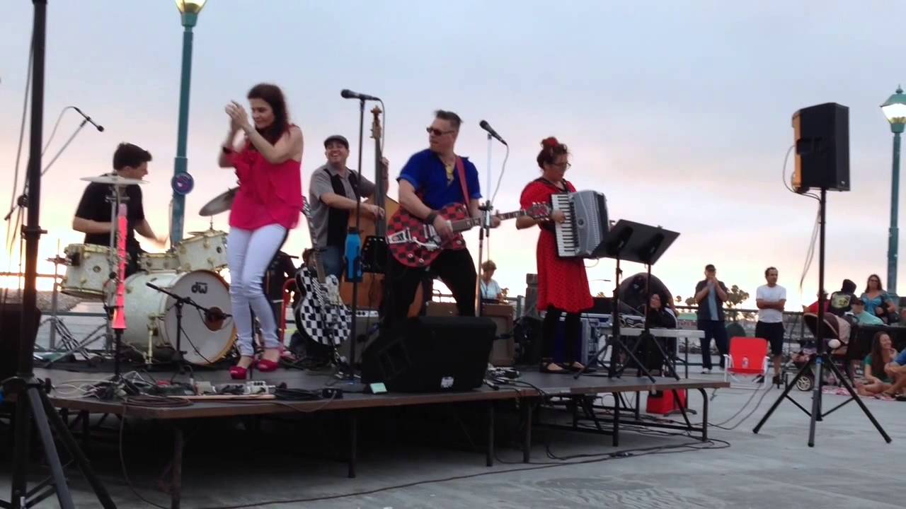 The Vignatis "It Don't Mean a Thing" Gypsybilly Music @ Redondo Pier 2015