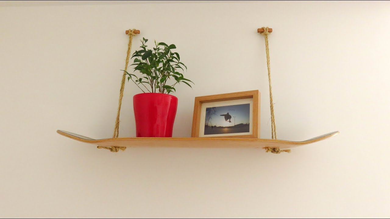 WoodyDeer - Skateboard deck shelf.