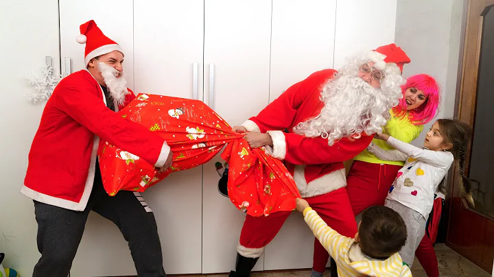 FINTO BABBO NATALE E UN SACCO DI REGALI PER MUCA