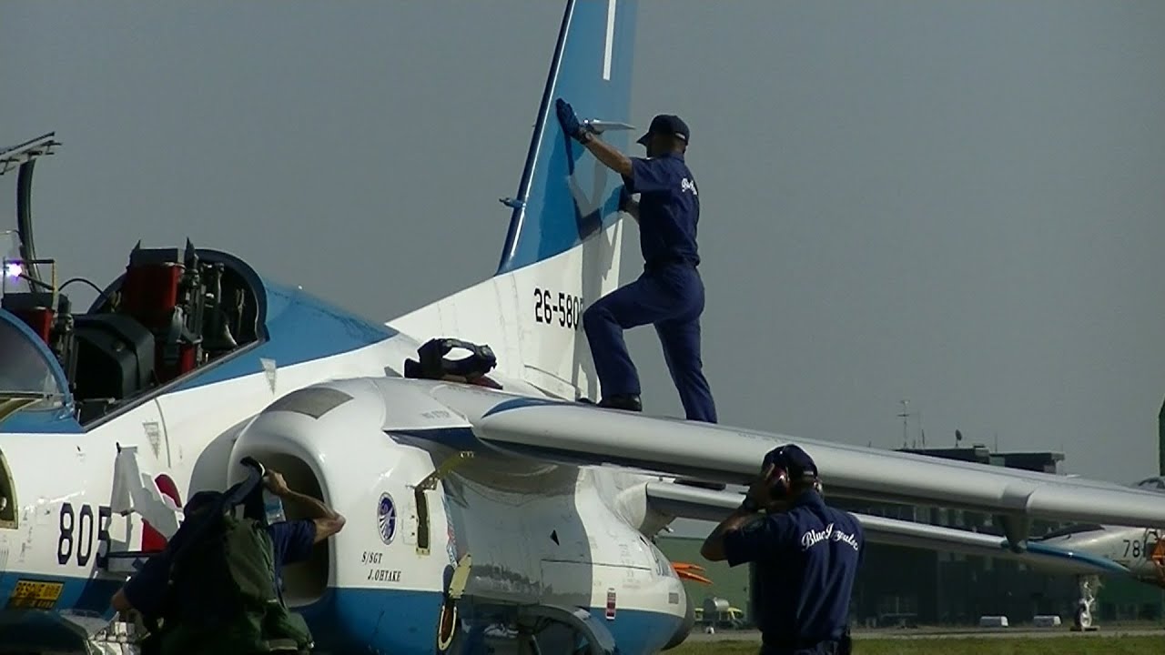 ブルーインパルス 展示飛行終了後 機体整備の様子 エア フェスタ浜松 14 Youtube