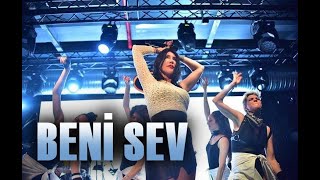 Hande Yener - Ben Sev / Canlı (Hayal Kahvesi Kocaeli - 20.04.2019) Resimi