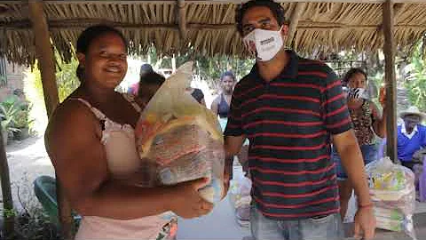 Entrega de cestas básicas em comunidades quilombolas