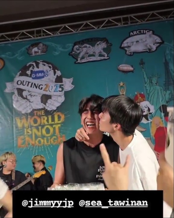 Hia Jim kissed nong Sea 😍 #jimmysea #jimmyjitaraphol #sea_tawinan #mymagicprophecy #gmmtv #shorts