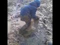 Детские забавы, в грязи по колено