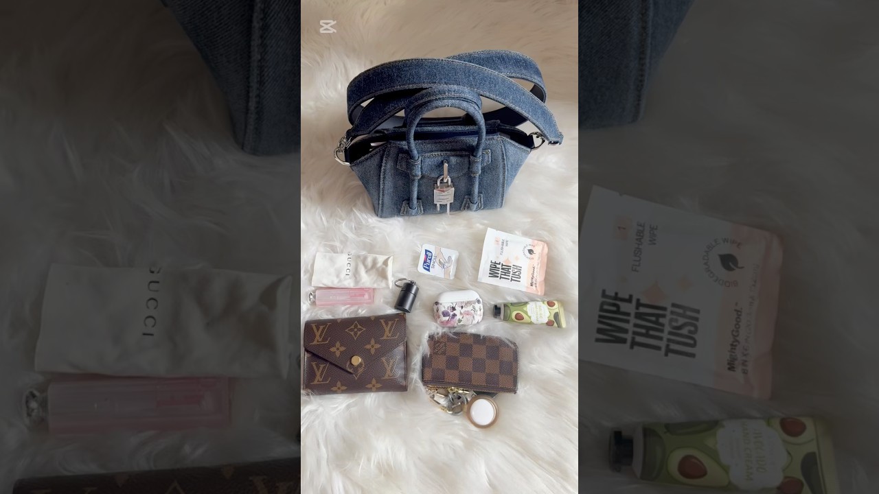 What Fits in my Givenchy Antigona Toy Lock Bag? 💙 