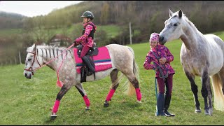 Je mi osm a jezdím velkého koně ★Adélka trénuje s Megie