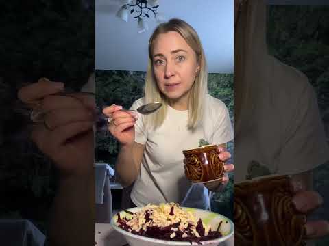 Салат с бурака и сыра, как это вкусно😍#салатизсвеклы #свекольныйсалат #мамаготовит