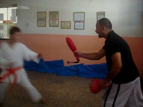 KARATE INFANTIL EN EL CENTRO DE ESTUDIOS DE KARATE...