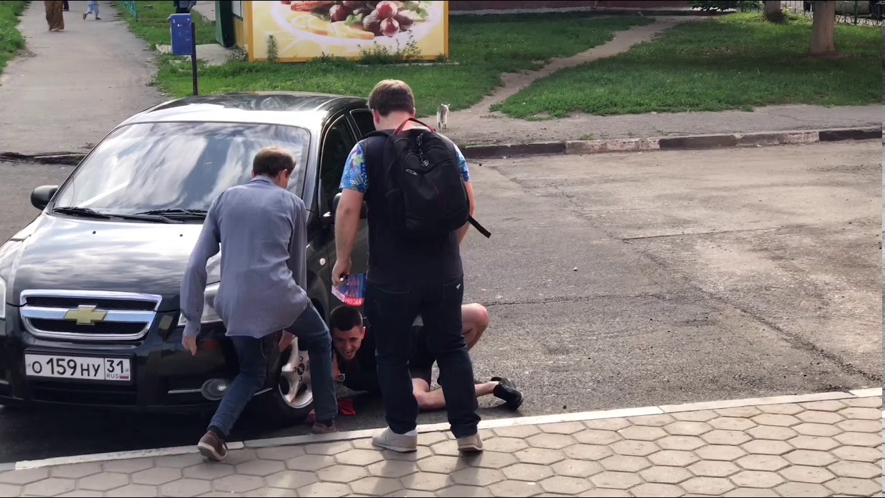 Актера придавило машиной