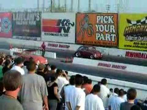 Pat Carney racing his bug at Irwindale