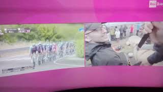 Sono io in tv a vergato (Bo) con il foglio in mano e con la bandiera italiana su rai 2 il 17/5/2026