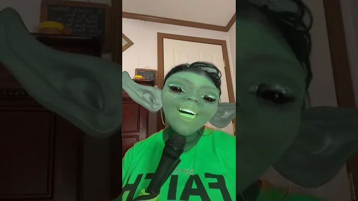 Lillian the Alien is star Ivy AkinsIvy Akins