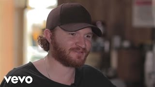 Watch Eric Paslay Keep On Fallin video