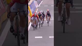 Wiebes Zet De Sprint Volledig Naar Haar Hand, Al Kwam Fleur Moors Wel Nog Dichtbij