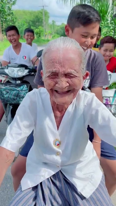 Lucu Banget Nenek Racing Naek Motor Sama Bocil, Geng Motor Di Desa #lucu #kocak #racing #nenek