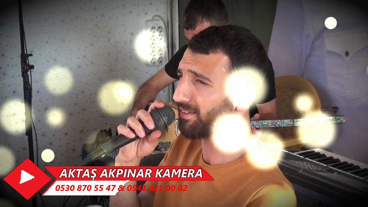 DENGE SEMSUR ÖZLEYENLER BOMBA DAMAR İZLEMENİZİ TAVSİYE EDERİM  HACİ  DEVECİ  SAHNEDE SUVARLI EMRAH .