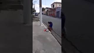 MENINO CANTA E EMOCIONA FALANDO SOBRE O CORONAVÍRUS