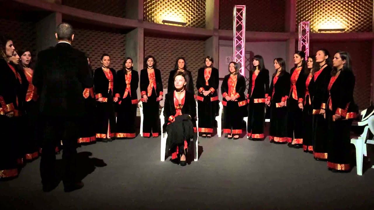 Coro Femminile Ilune di Dorgali - In brazzos de mama