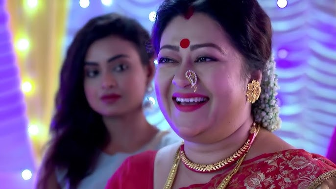 U etagini kotarib, eshagini korsatdi.