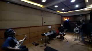 Berakitrakit Ke Hulu Berenangrenang Ke Tepian  Jamrud  Cover 