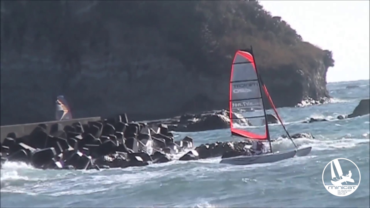 MiniCat 420 - strong wind and waves in Japan