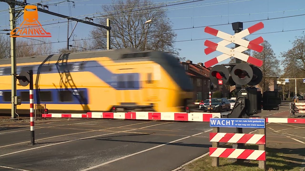 DUTCH RAILROAD CROSSING- Haarlem - Pijlslaan