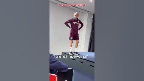 Este joven ya sabe lo que es una rueda de prensa de Luis Enrique 😅 #Shorts  (@lasource75006/X)