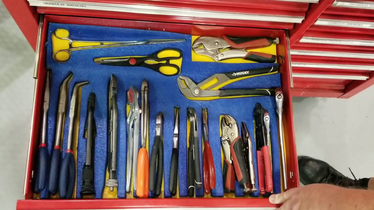 Harbor Freight 44 inch tool box tour - YouTube