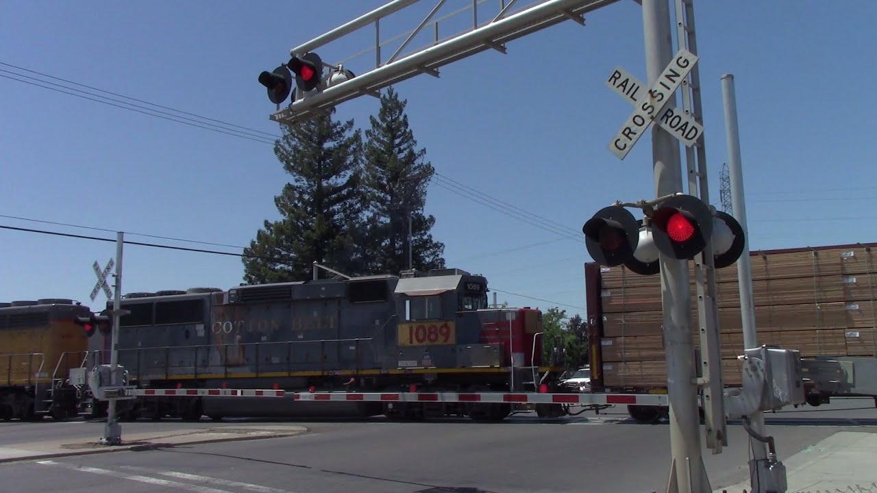 Fruitridge Rd. Railroad Crossing, UP 1486 LRR93 Lodi Local With Ex