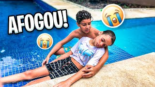 SALVEI A MANU MAIA NA PISCINA*fiquei desesperado*