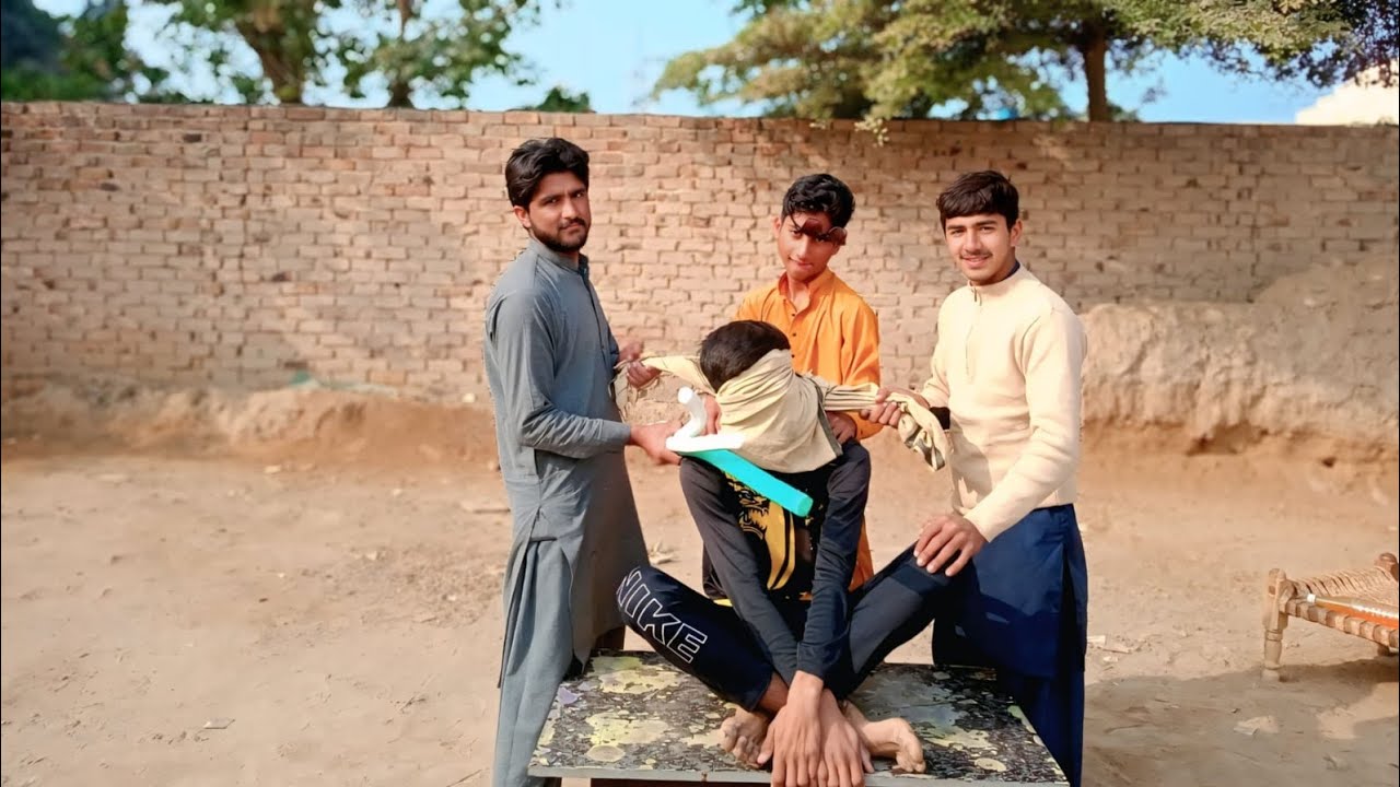 Aankh Band Karke Funny Challenge 😂 | Dost Ban Gaya Target! | Fun TV Fun Episode 41