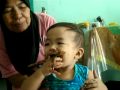 babyko makan coklat