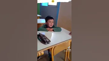 تلميذ باغي يتزوج هههه 