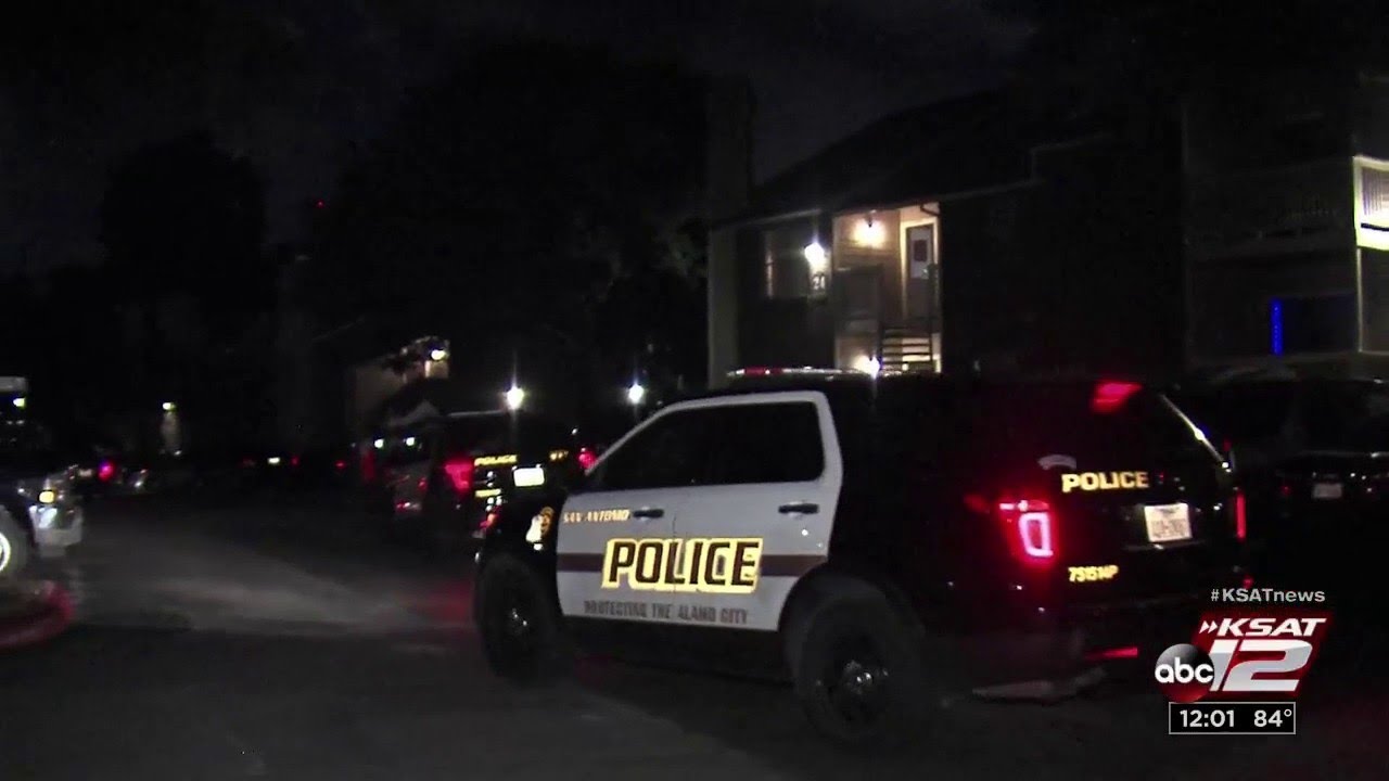 Video: Police searching for 3 suspects after home invasion at apartment ...