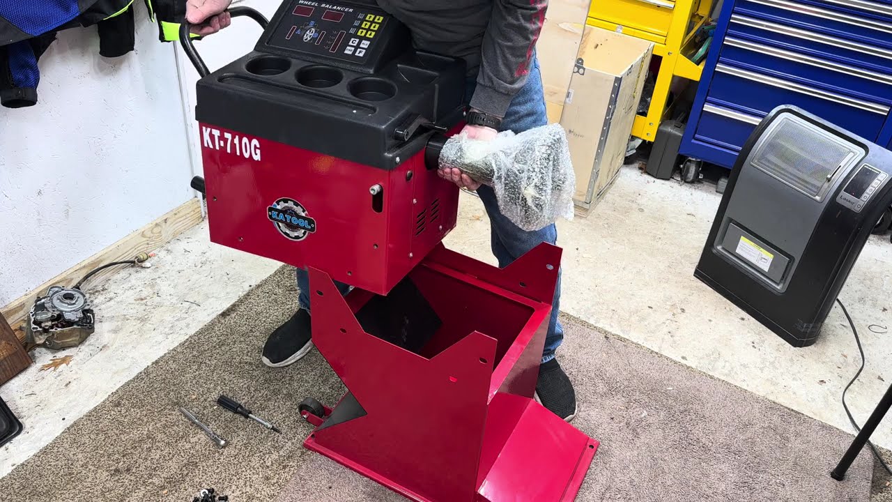 NEW TOOL!! KATOOL KT-710G Manual computer wheel balancer, rechargeable. Assembly video 
