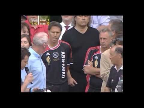 Opkomst Cruijff en Van Basten bij afscheidswedstrijd Bergkamp