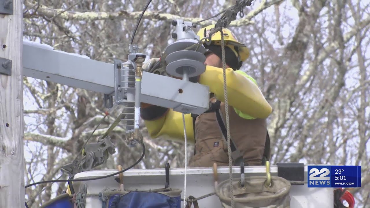 Thousands of customers still without power after icy winter storm - YouTube