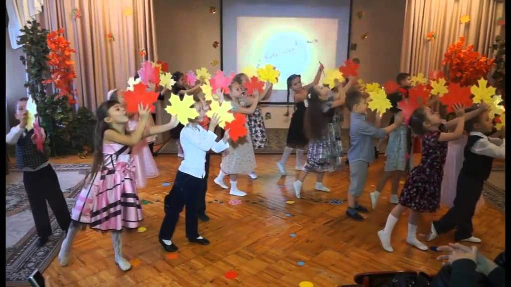 Как играть танцы на листике. Танец с листочками железновой. Танец далеко от мамы. Танец с листочками для младшей группы. Праздник бантиков.