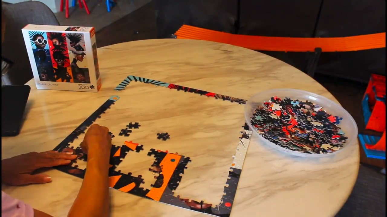 Black Crowns 300 Piece Puzzle Timelapse