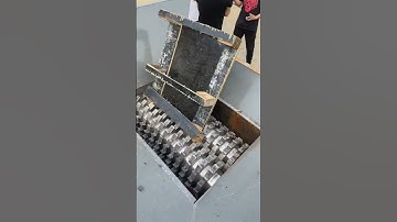 Wood pallet shredder machine