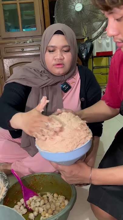 BELI BAKSO RAKSASA 100 RIBU JADI 1 ?!! BESAR BANGET