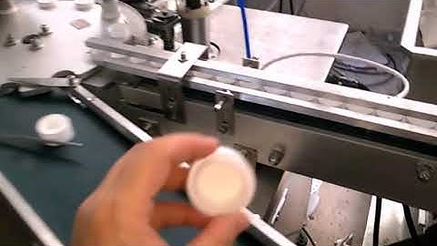 CR child children  resistend child proof  cap assembly folding Glue Lining wadding machine2