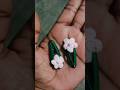 Daisy hair clip #crochethairaccessorie #crochet #hairclip #trendyfashion #thewhiteelephant #ytshorts