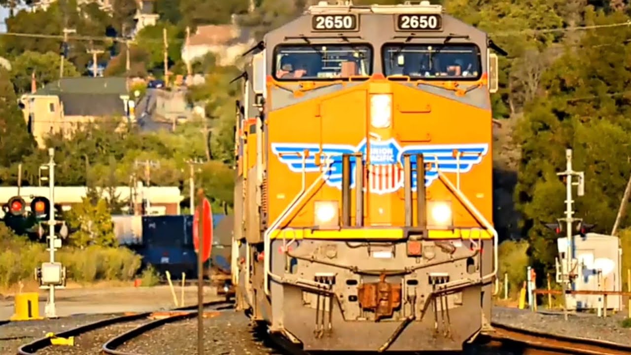 UNION PACIFIC FREIGHT TRAINS IN NORTHERN CALIFORNIA 2016