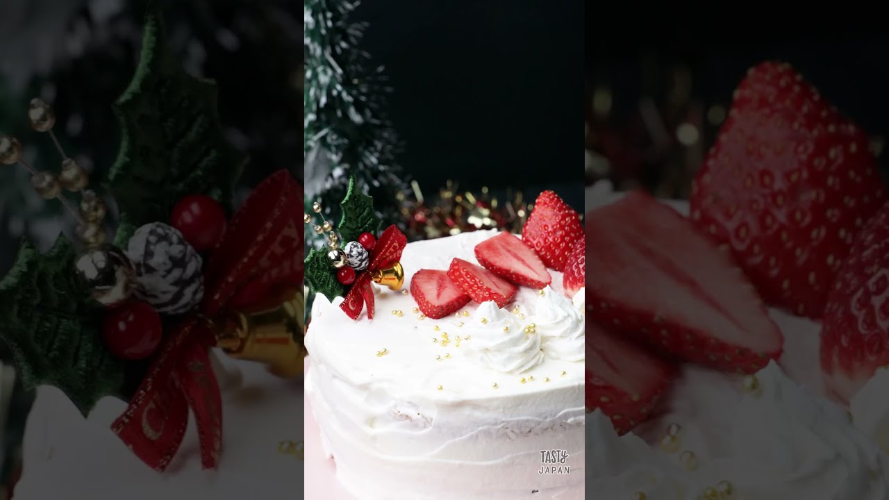  / Strawberry Bread Turned into the Christmas Cake #Shorts