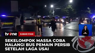 Massa Coba Hadang Bus Pemain Persib usai Laga | Kabar Pagi tvOne
